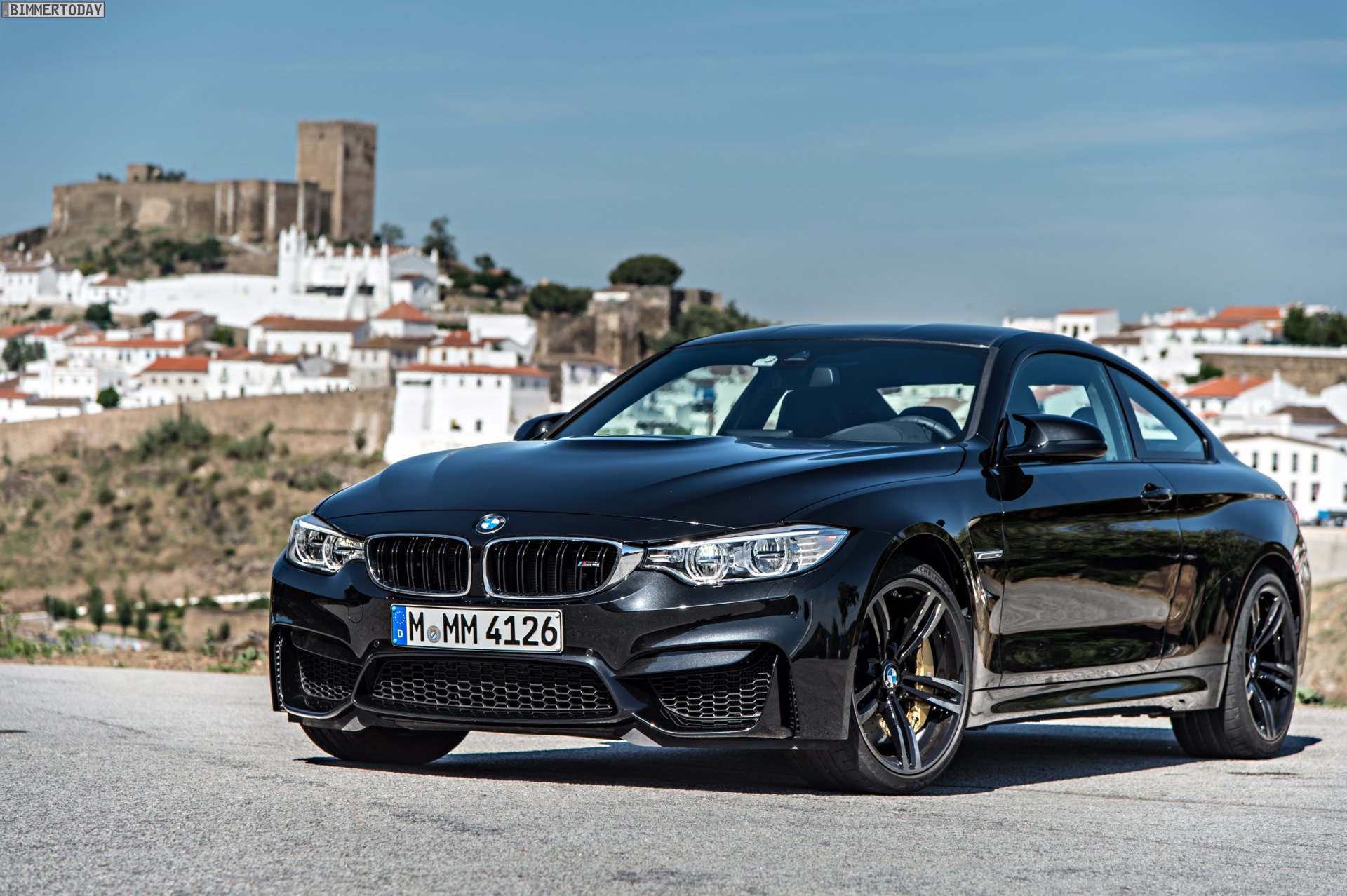 2014-BMW-M4-Coupe-Sapphire-Black-front-quarter7